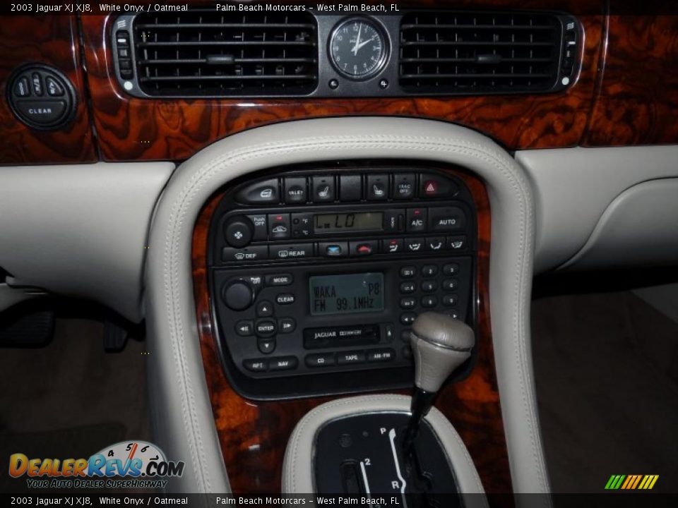 Controls of 2003 Jaguar XJ XJ8 Photo #21