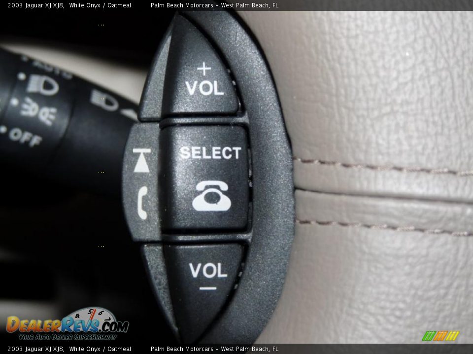 Controls of 2003 Jaguar XJ XJ8 Photo #24