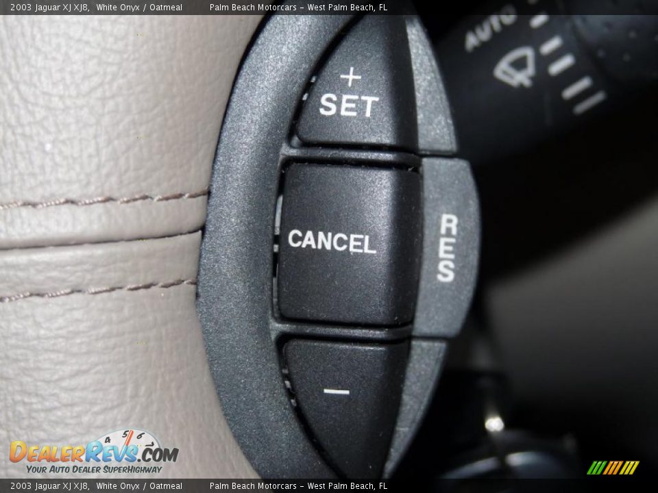 Controls of 2003 Jaguar XJ XJ8 Photo #25