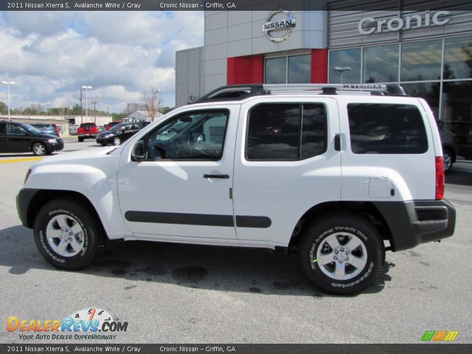 2011 Nissan Xterra S Avalanche White / Gray Photo #2
