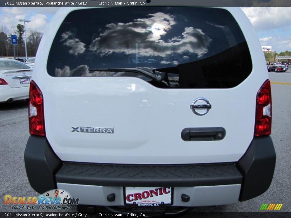 2011 Nissan Xterra S Avalanche White / Gray Photo #4
