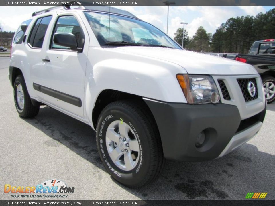 2011 Nissan Xterra S Avalanche White / Gray Photo #7