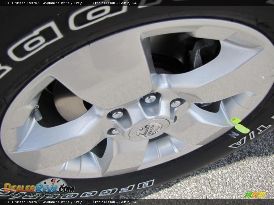 2011 Nissan Xterra S Avalanche White / Gray Photo #9