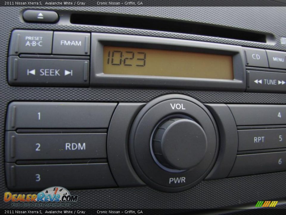 2011 Nissan Xterra S Avalanche White / Gray Photo #14
