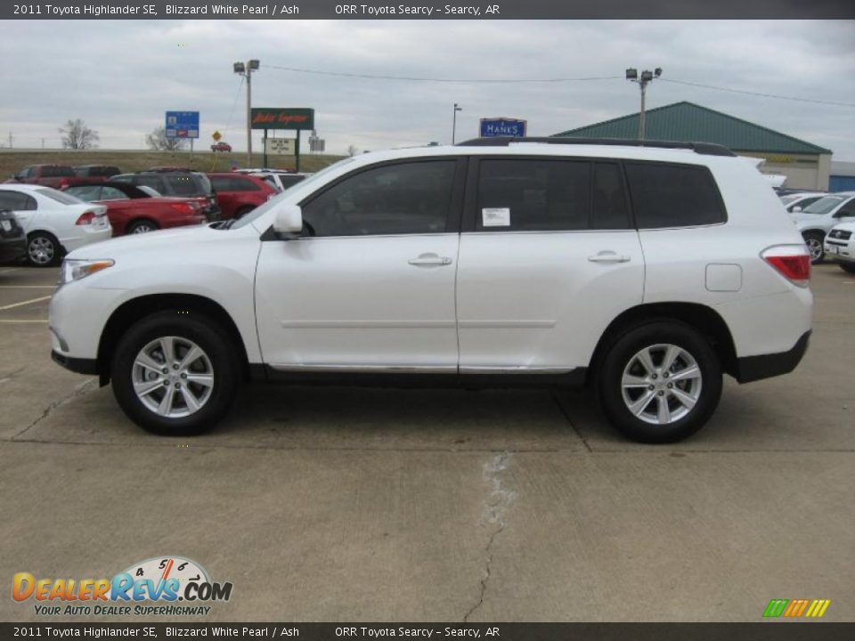 2011 Toyota Highlander SE Blizzard White Pearl / Ash Photo #4