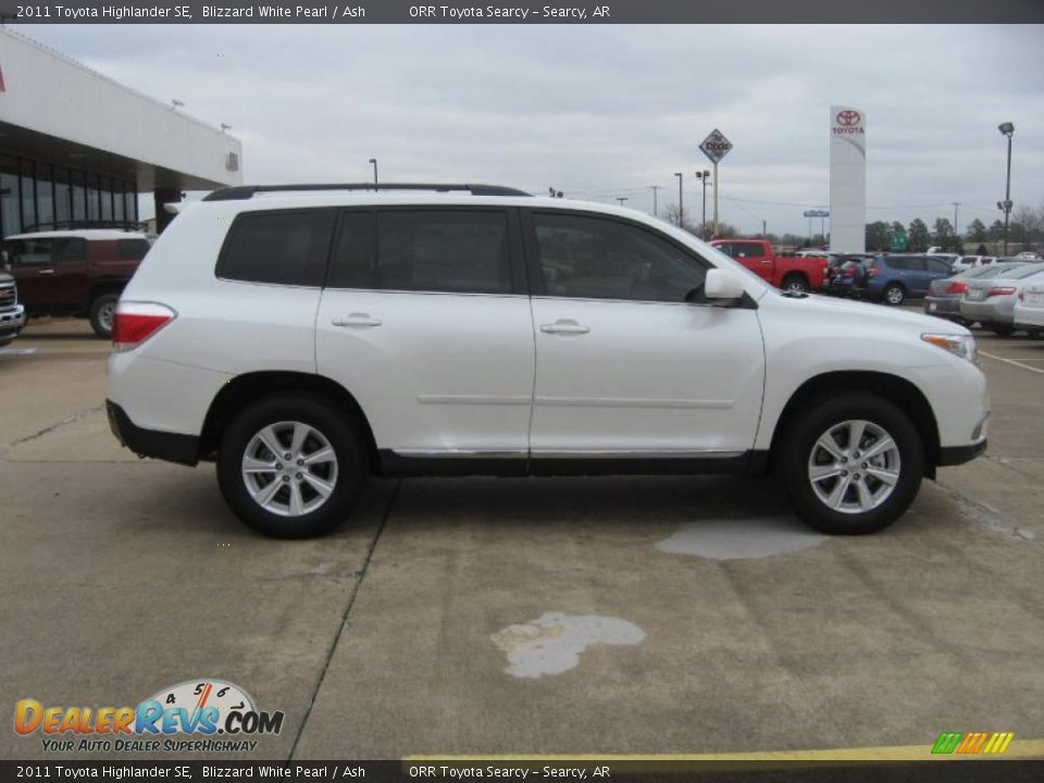 2011 Toyota Highlander SE Blizzard White Pearl / Ash Photo #8