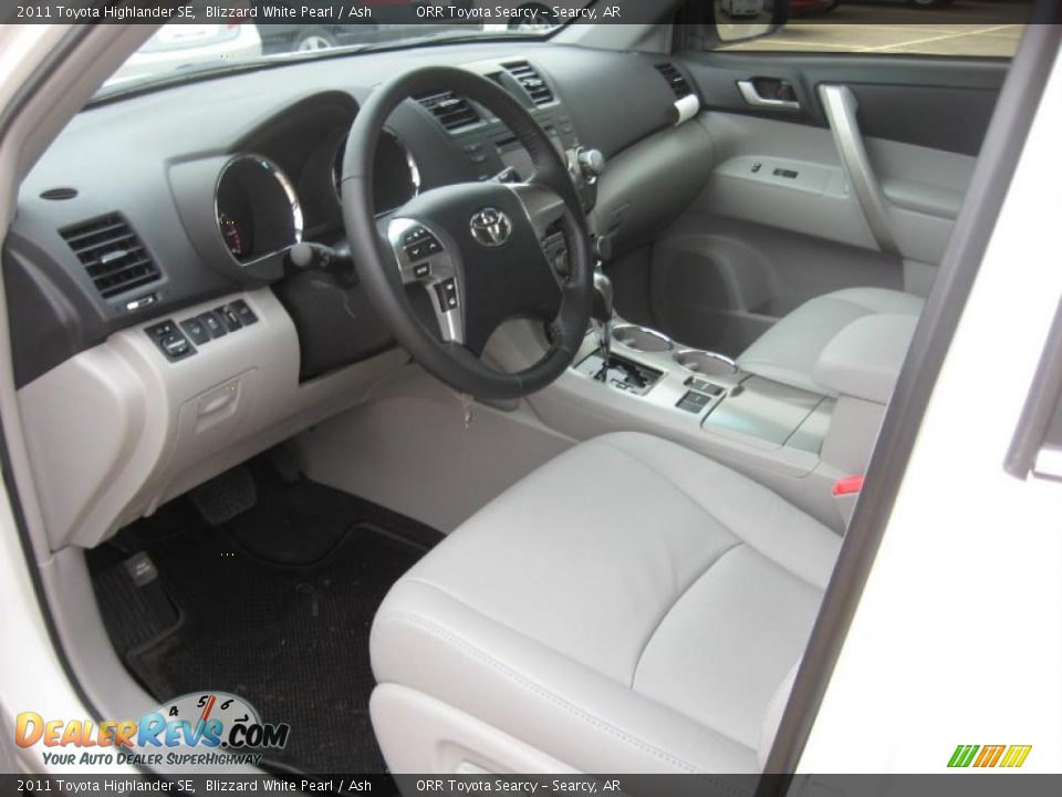 2011 Toyota Highlander SE Blizzard White Pearl / Ash Photo #11