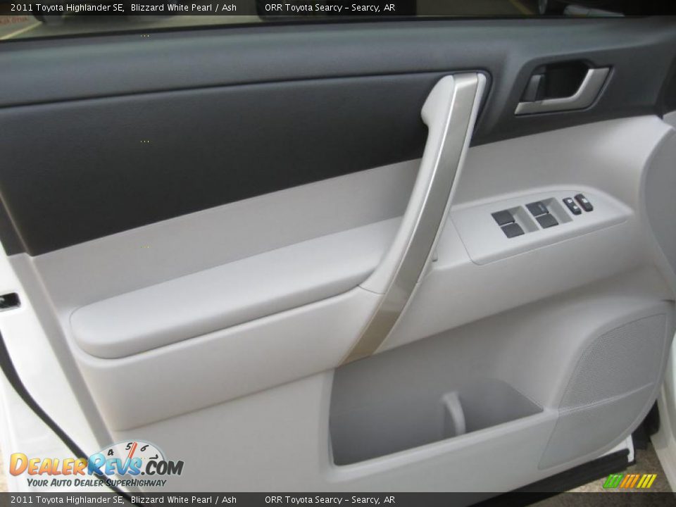 2011 Toyota Highlander SE Blizzard White Pearl / Ash Photo #12