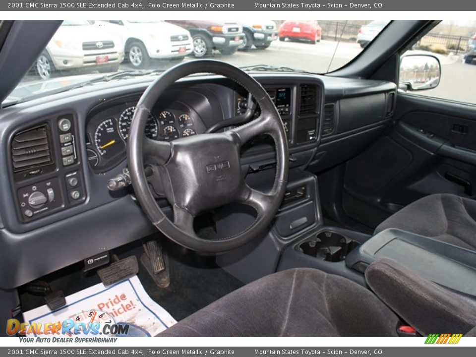 Dashboard of 2001 GMC Sierra 1500 SLE Extended Cab 4x4 Photo #8