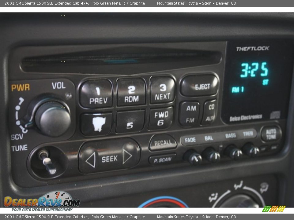 Controls of 2001 GMC Sierra 1500 SLE Extended Cab 4x4 Photo #17