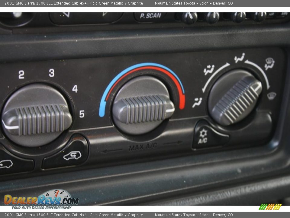 Controls of 2001 GMC Sierra 1500 SLE Extended Cab 4x4 Photo #18