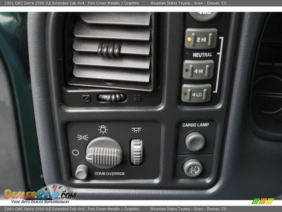 Controls of 2001 GMC Sierra 1500 SLE Extended Cab 4x4 Photo #21