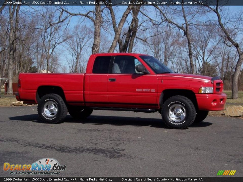 1999 Dodge Ram 1500 Sport Extended Cab 4x4 Flame Red / Mist Gray Photo #2