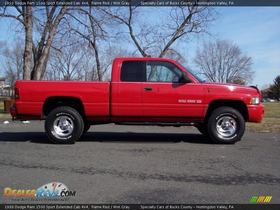 1999 Dodge Ram 1500 Sport Extended Cab 4x4 Flame Red / Mist Gray Photo #3