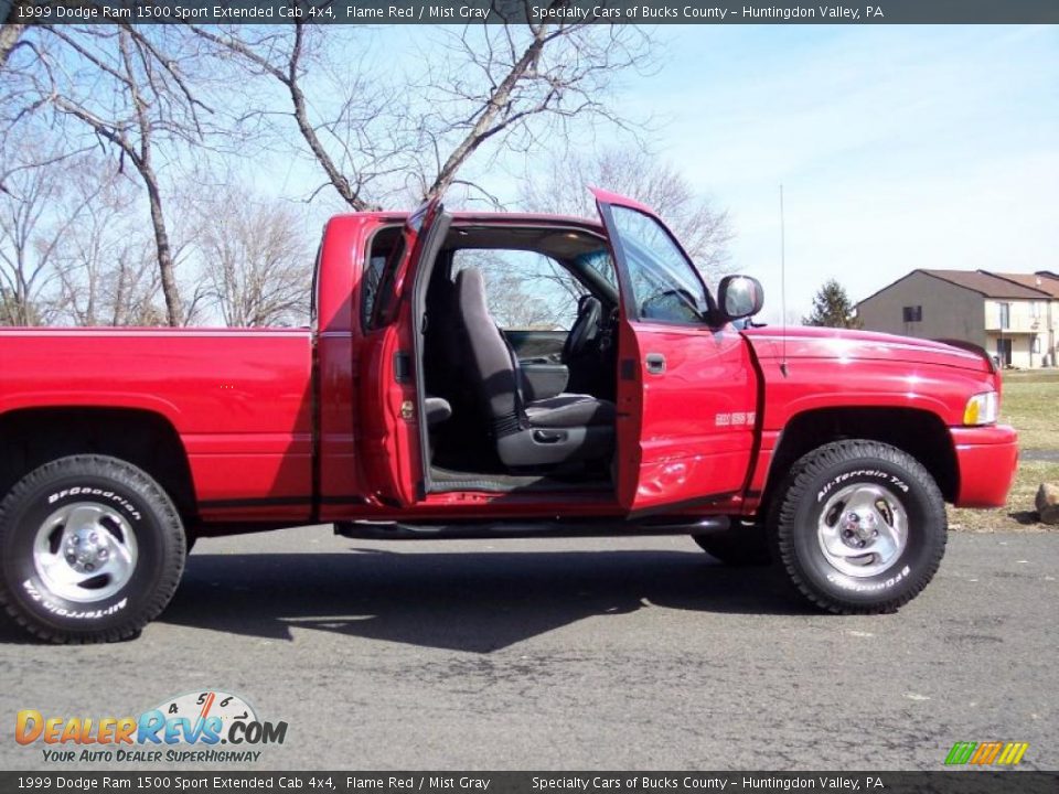 1999 Dodge Ram 1500 Sport Extended Cab 4x4 Flame Red / Mist Gray Photo #6