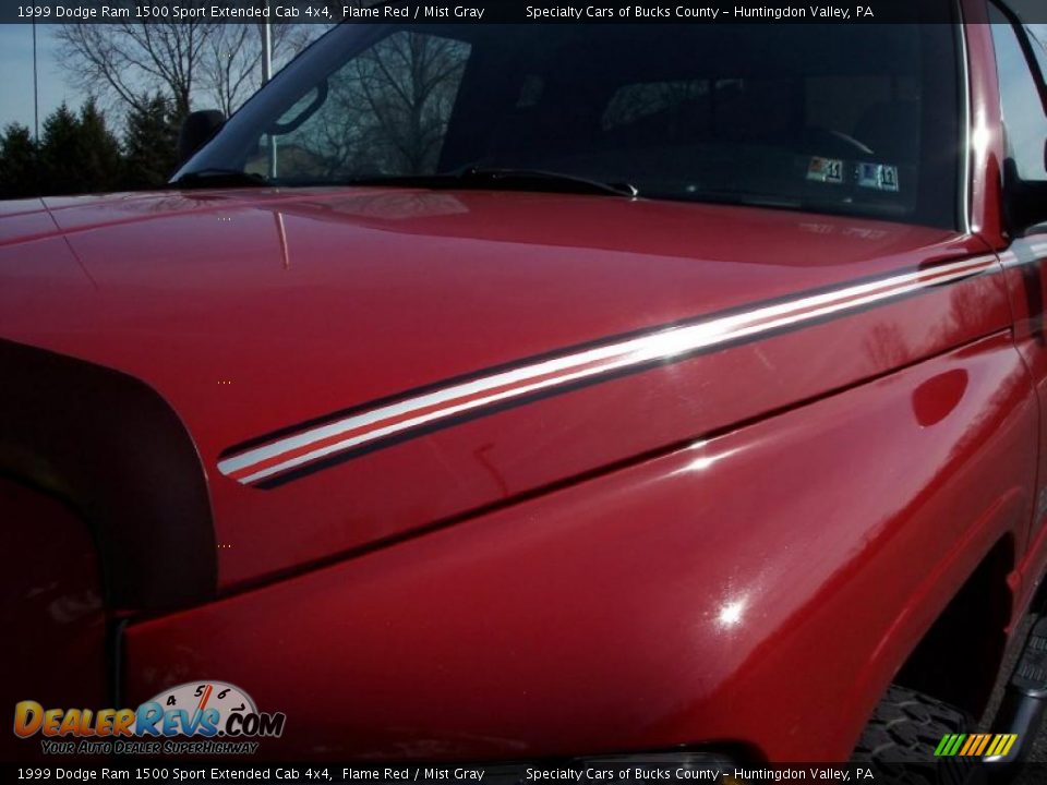 1999 Dodge Ram 1500 Sport Extended Cab 4x4 Flame Red / Mist Gray Photo #15