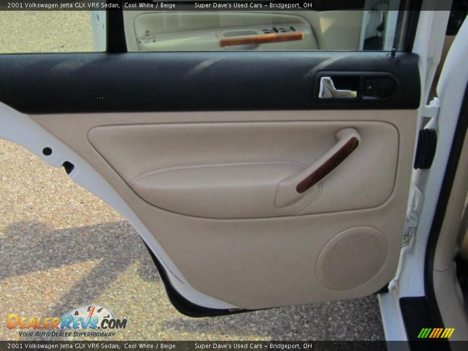 Door Panel of 2001 Volkswagen Jetta GLX VR6 Sedan Photo #15