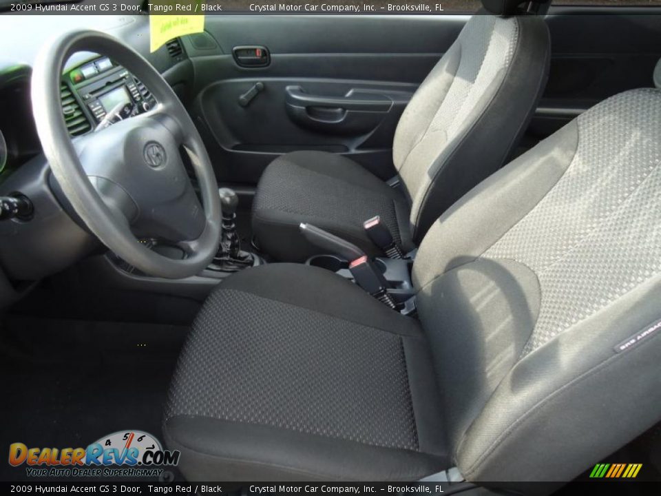 2009 Hyundai Accent GS 3 Door Tango Red / Black Photo #5