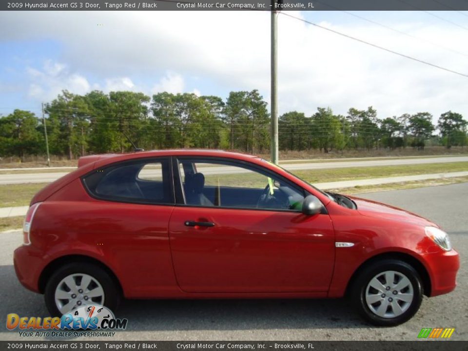 2009 Hyundai Accent GS 3 Door Tango Red / Black Photo #10