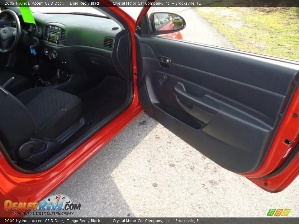 2009 Hyundai Accent GS 3 Door Tango Red / Black Photo #12