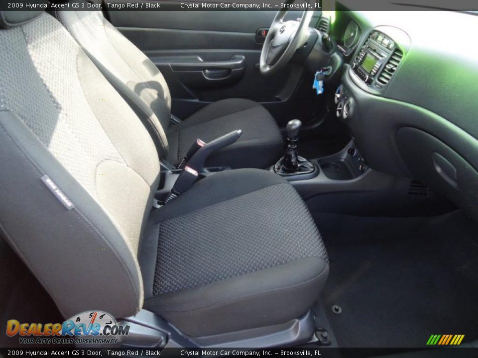 2009 Hyundai Accent GS 3 Door Tango Red / Black Photo #13