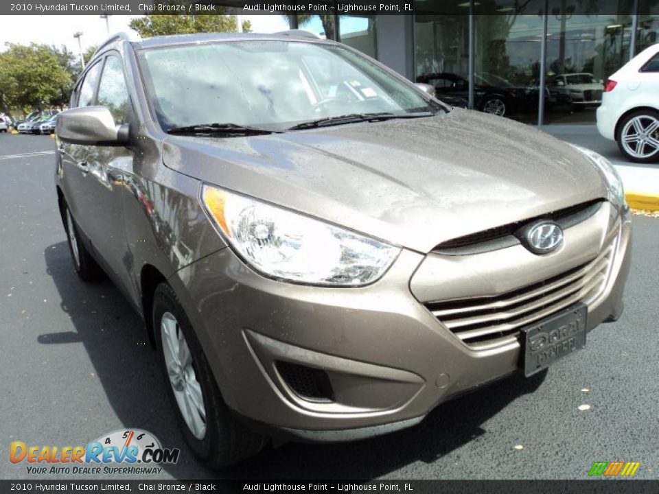 Front 3/4 View of 2010 Hyundai Tucson Limited Photo #2
