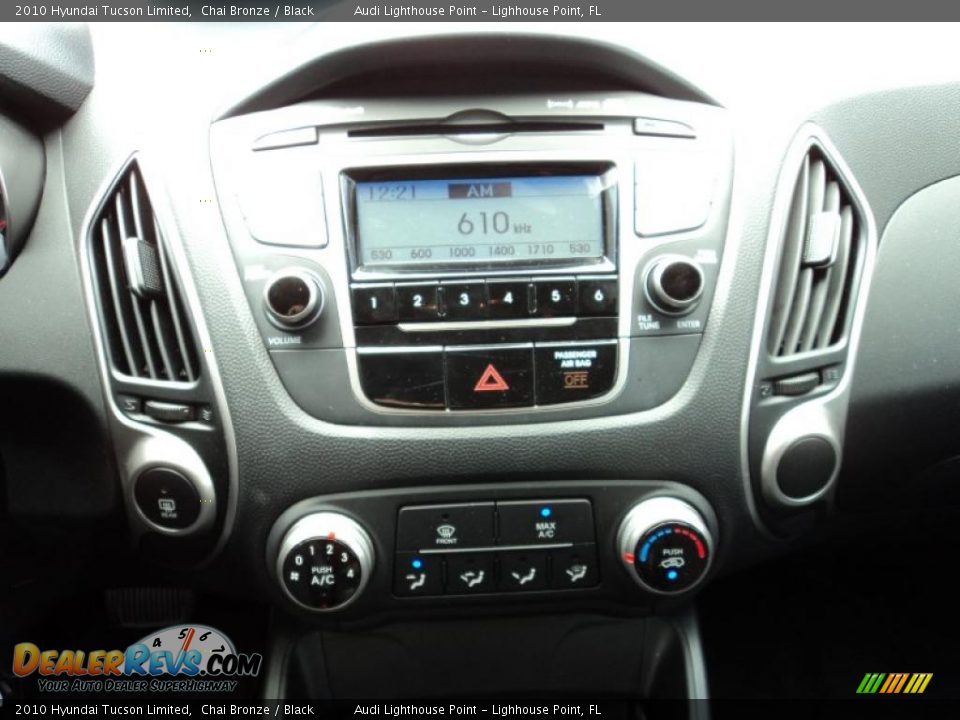 Controls of 2010 Hyundai Tucson Limited Photo #21