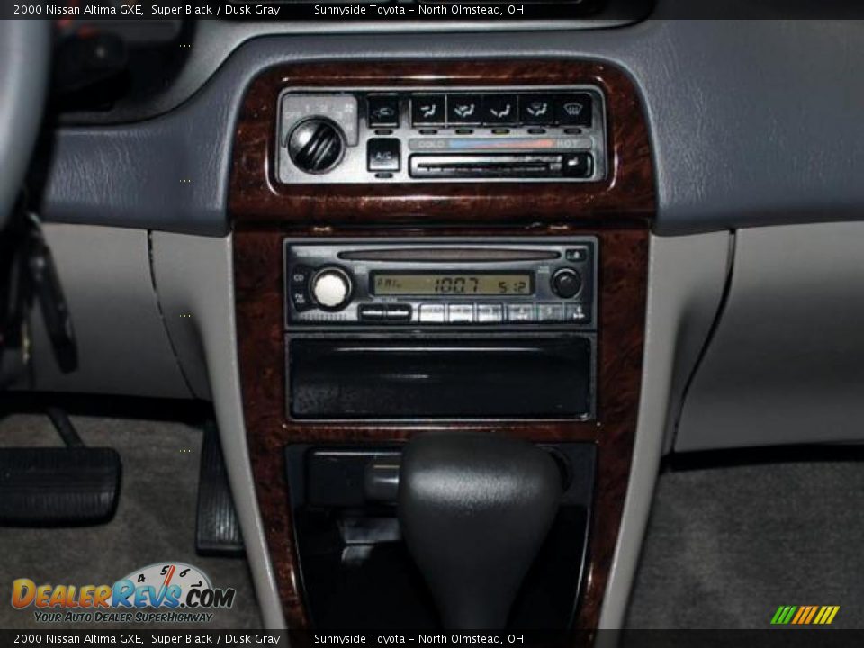 2000 Nissan Altima GXE Super Black / Dusk Gray Photo #15