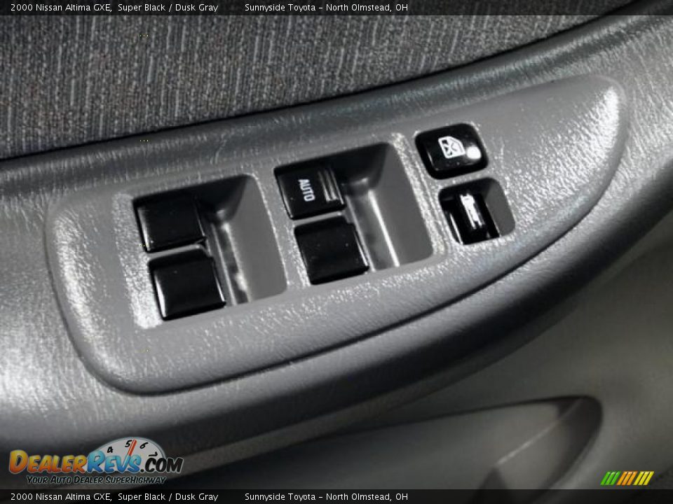 2000 Nissan Altima GXE Super Black / Dusk Gray Photo #17