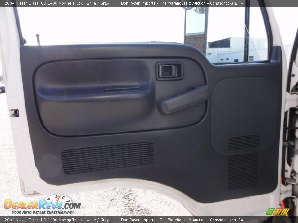 2004 Nissan Diesel UD 1400 Moving Truck White / Gray Photo #15
