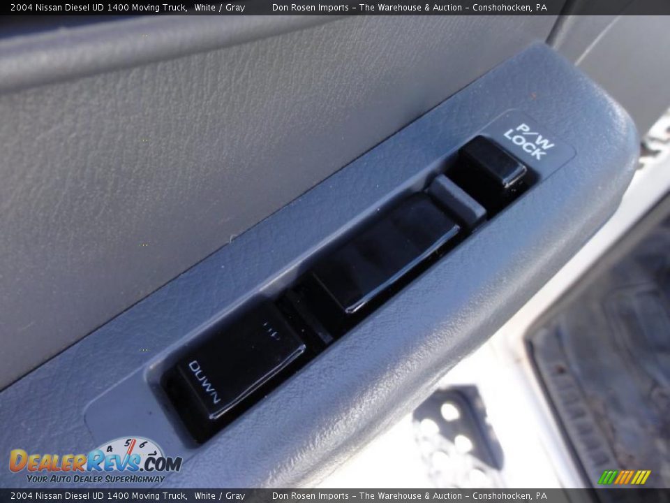 2004 Nissan Diesel UD 1400 Moving Truck White / Gray Photo #16