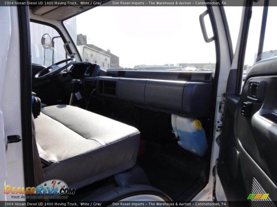 2004 Nissan Diesel UD 1400 Moving Truck White / Gray Photo #19