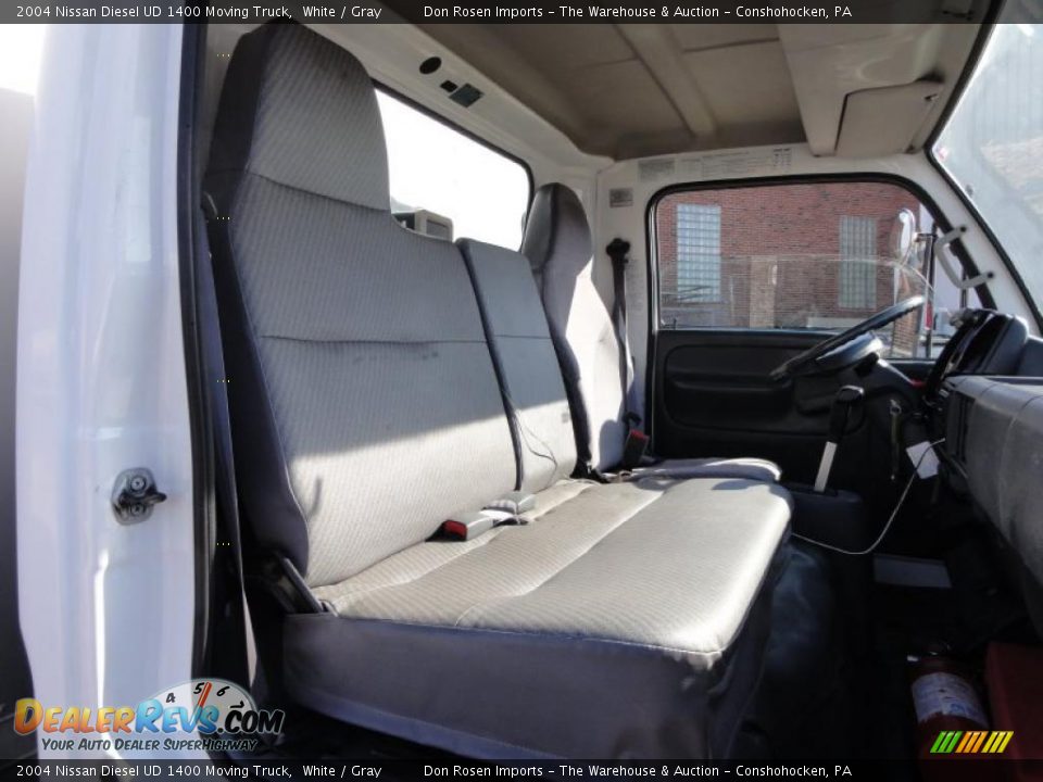 2004 Nissan Diesel UD 1400 Moving Truck White / Gray Photo #23