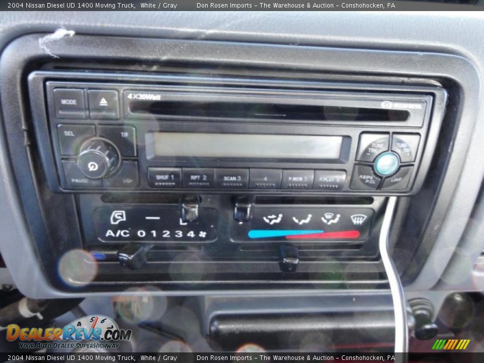 2004 Nissan Diesel UD 1400 Moving Truck White / Gray Photo #32