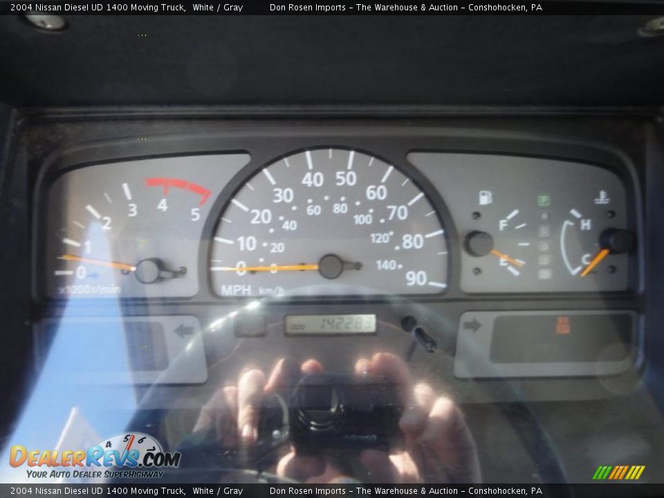 2004 Nissan Diesel UD 1400 Moving Truck White / Gray Photo #34