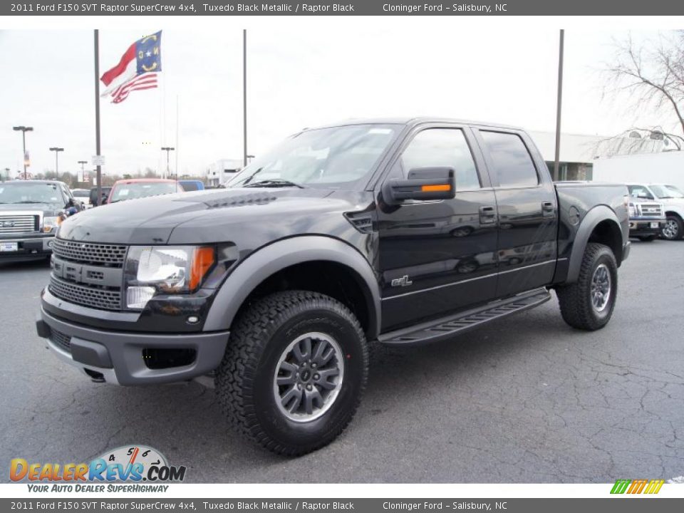 Front 3/4 View of 2011 Ford F150 SVT Raptor SuperCrew 4x4 Photo #6