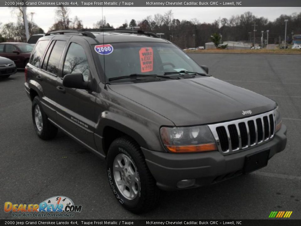 Front 3/4 View of 2000 Jeep Grand Cherokee Laredo 4x4 Photo #5