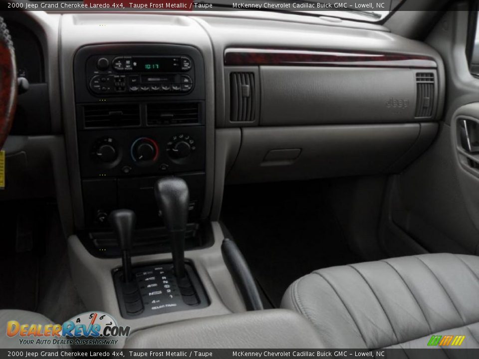 2000 Jeep Grand Cherokee Laredo 4x4 Taupe Frost Metallic / Taupe Photo #17