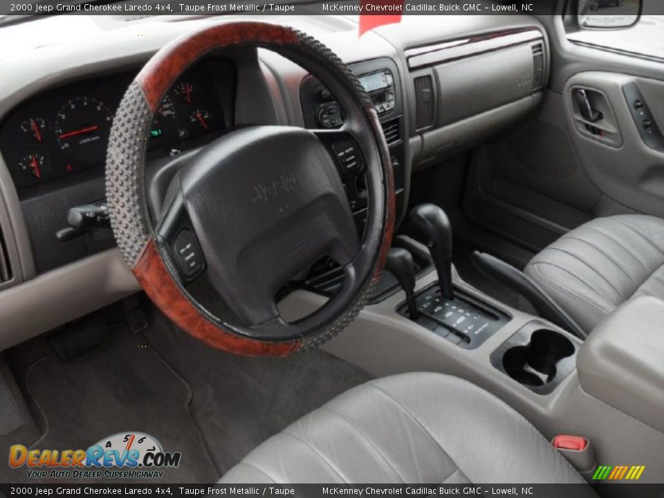 2000 Jeep Grand Cherokee Laredo 4x4 Taupe Frost Metallic / Taupe Photo #26