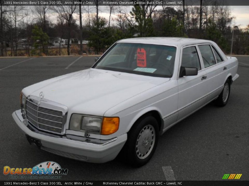 Front 3/4 View of 1991 Mercedes-Benz S Class 300 SEL Photo #1