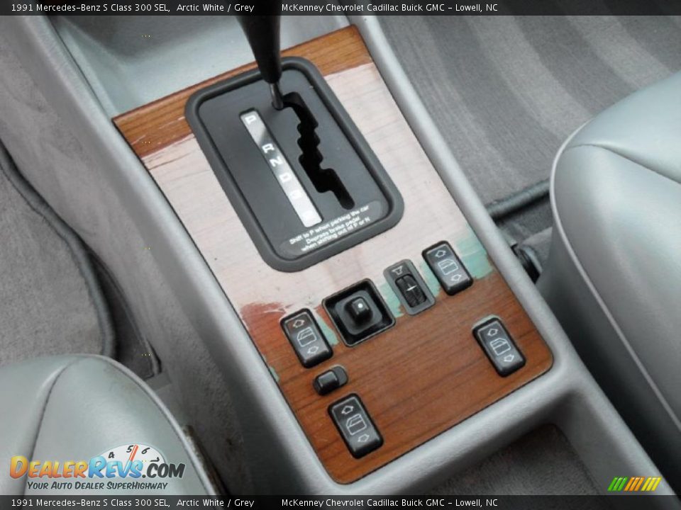 Controls of 1991 Mercedes-Benz S Class 300 SEL Photo #8