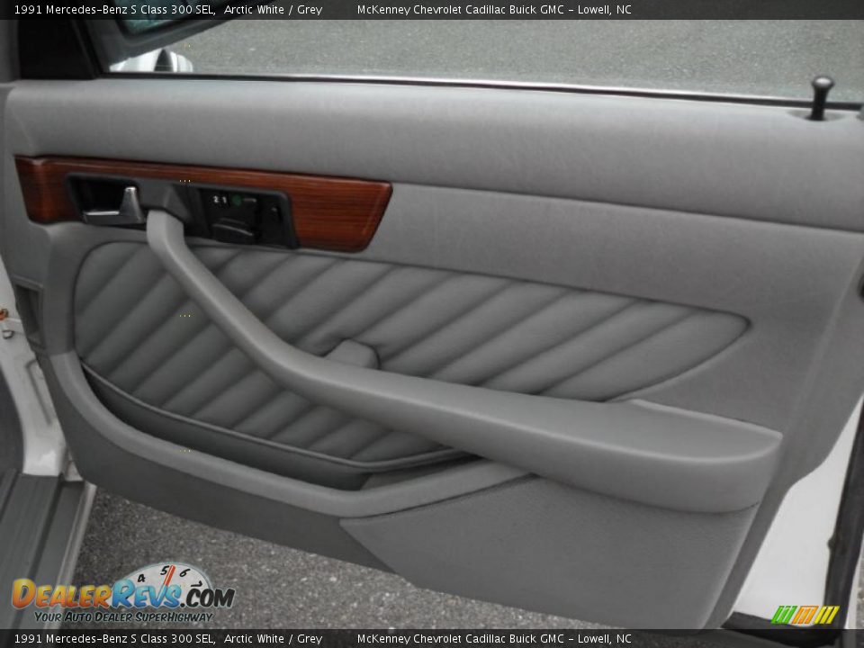 Door Panel of 1991 Mercedes-Benz S Class 300 SEL Photo #21