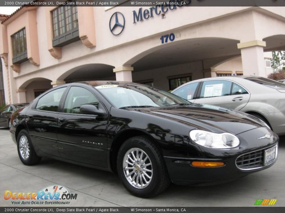 Front 3/4 View of 2000 Chrysler Concorde LXi Photo #1