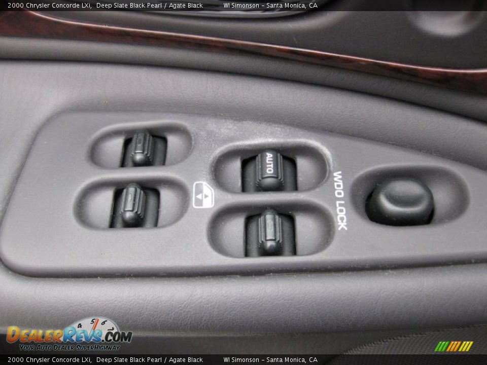 Controls of 2000 Chrysler Concorde LXi Photo #8