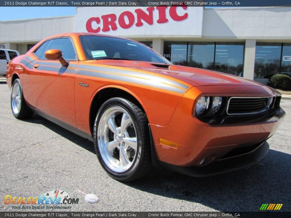 Front 3/4 View of 2011 Dodge Challenger R/T Classic Photo #1