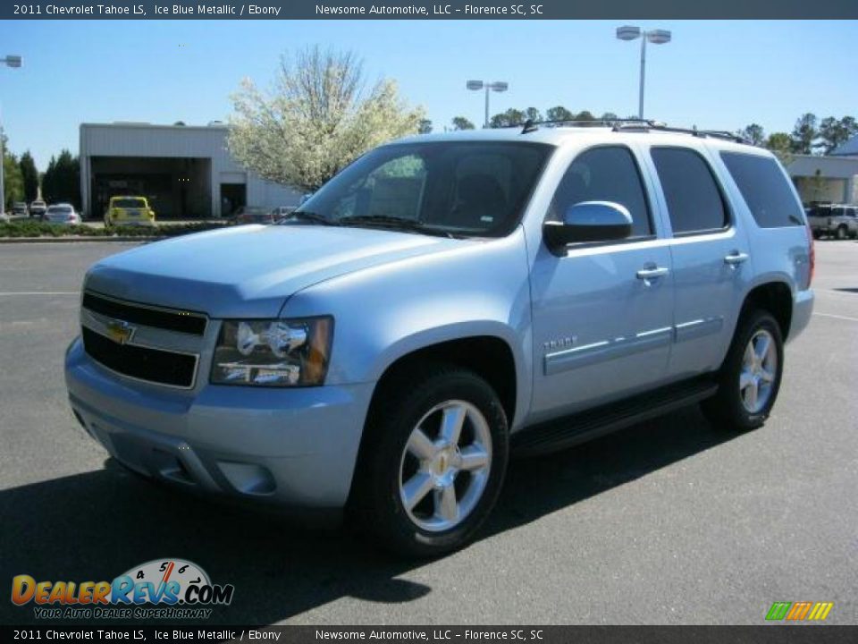 Front 3/4 View of 2011 Chevrolet Tahoe LS Photo #4