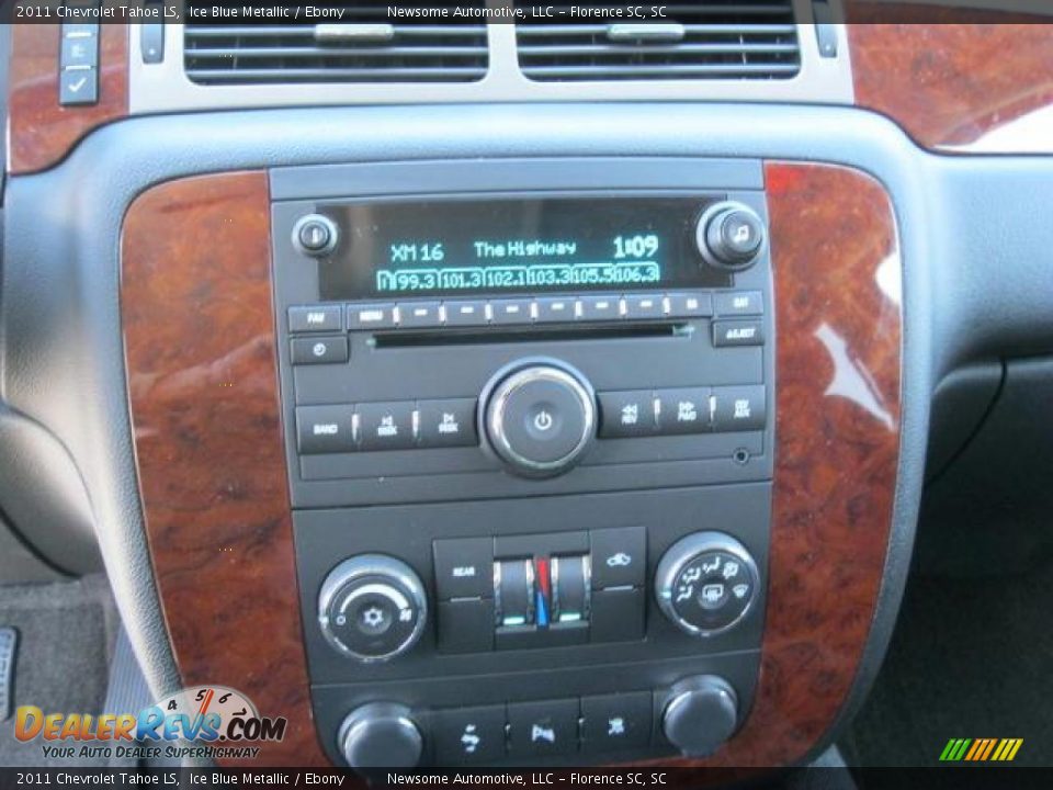 Controls of 2011 Chevrolet Tahoe LS Photo #9