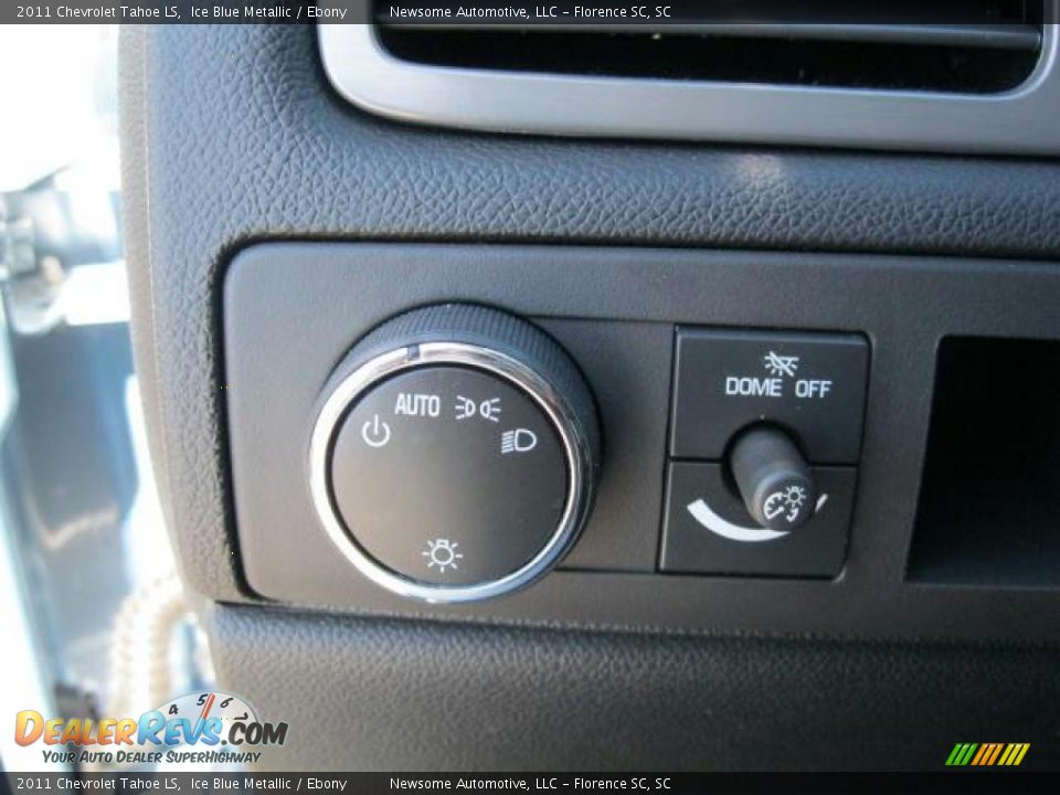 Controls of 2011 Chevrolet Tahoe LS Photo #12