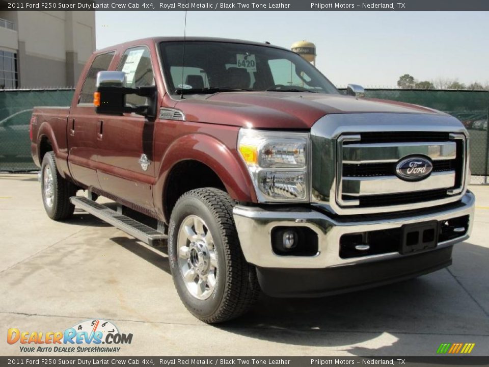 Front 3/4 View of 2011 Ford F250 Super Duty Lariat Crew Cab 4x4 Photo #1