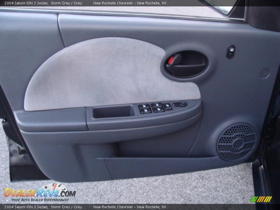 Door Panel of 2004 Saturn ION 3 Sedan Photo #10